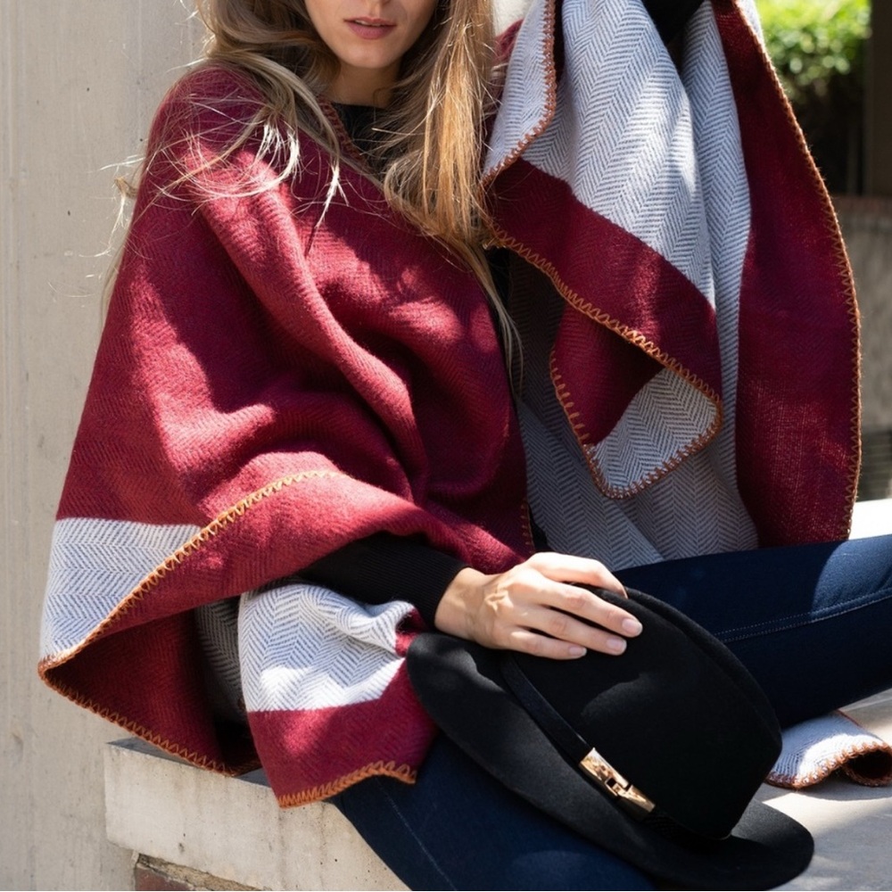 Vince Camuto Whipstitch Chevron Buckle Clasp Poncho Topper - Wine